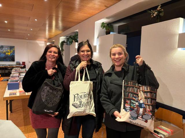 3 Frauen mit ihren Einkaufstaschen