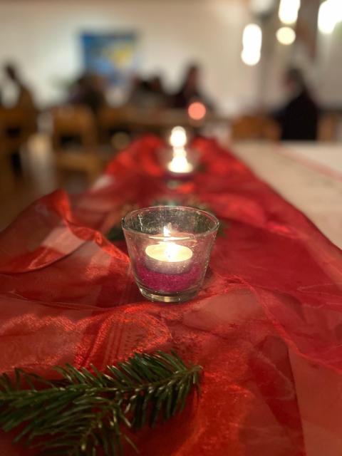 Tischdeko mit Teelichtern